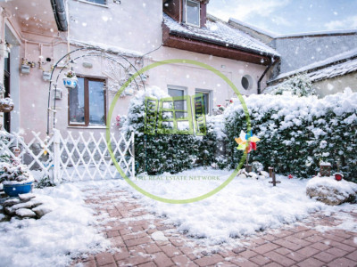  Inchitiere apartament 2 camere la casă, cu curte comună Piața Sfatului Brașov