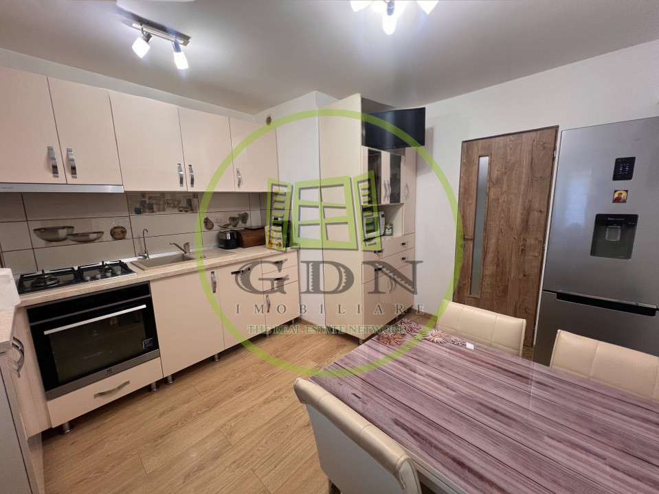 Apartament 4 camere, decomandat, 108 mp, 1 Mai, zona Scoala 36