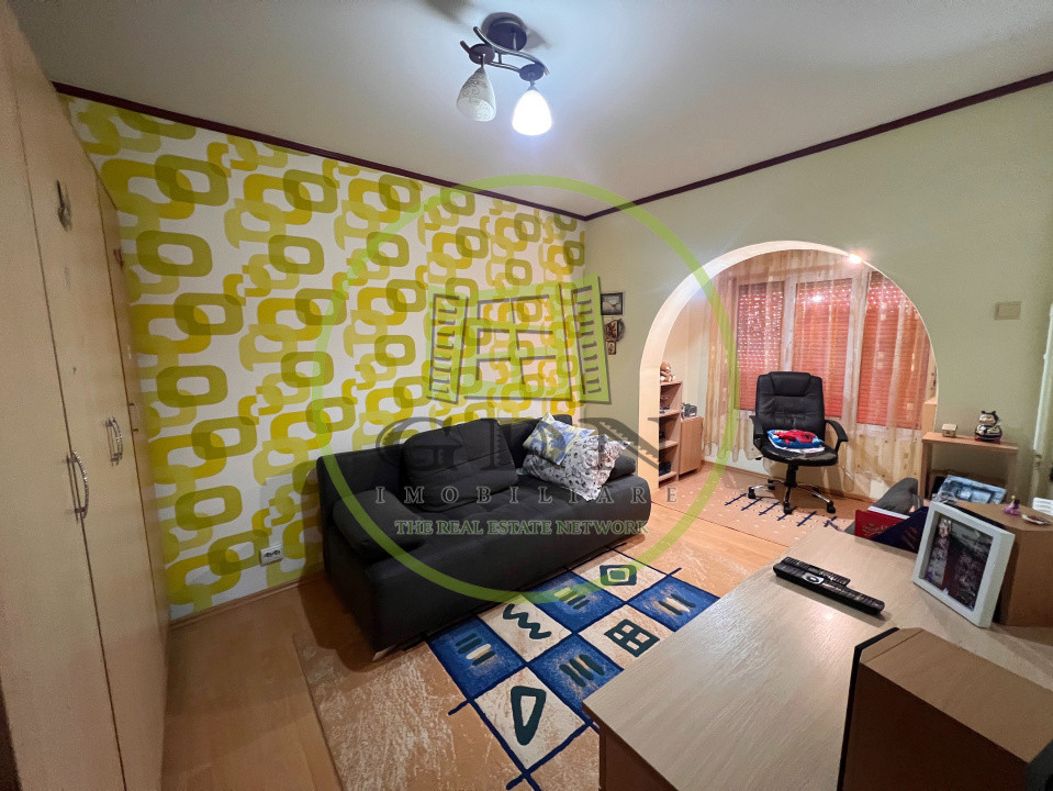 Apartament 3 camere, decomandat, cartier Rovine, zona liceul Tudor Arghezi