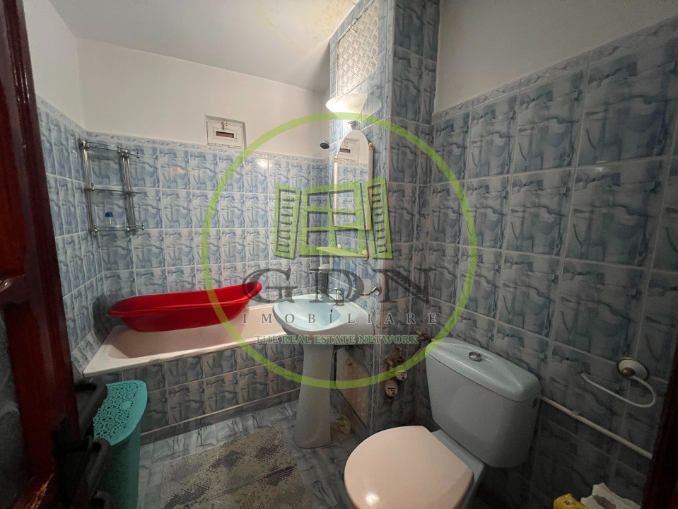 Apartament 3 camere, decomandat, cartier Rovine, zona liceul Tudor Arghezi