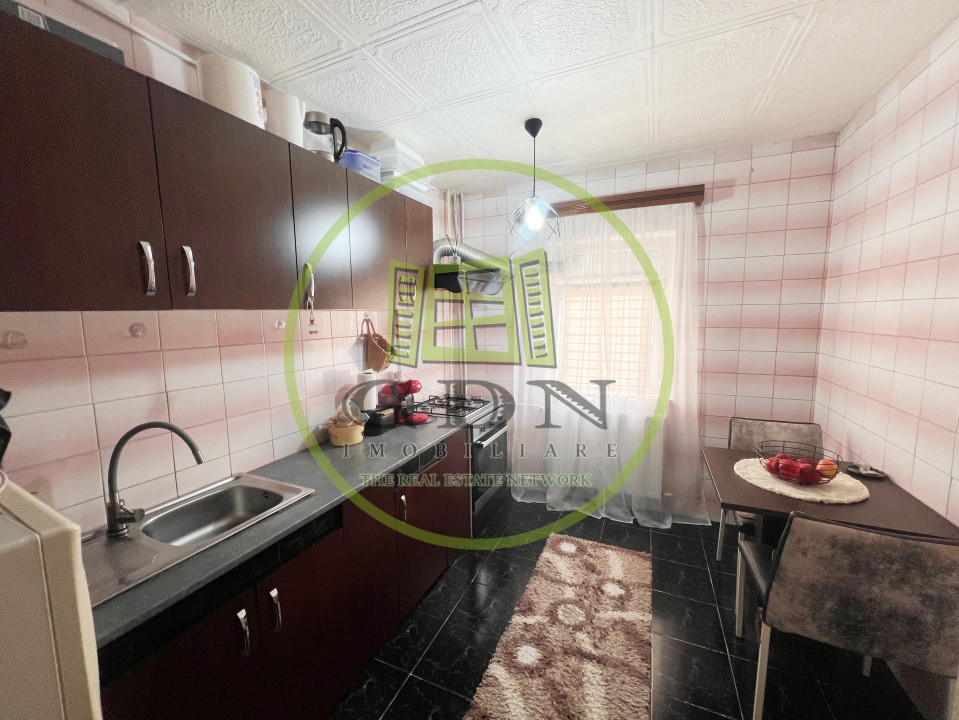 Apartament 2 camere, semidecomandat, cartier Craiovita Noua, zona Fortuna