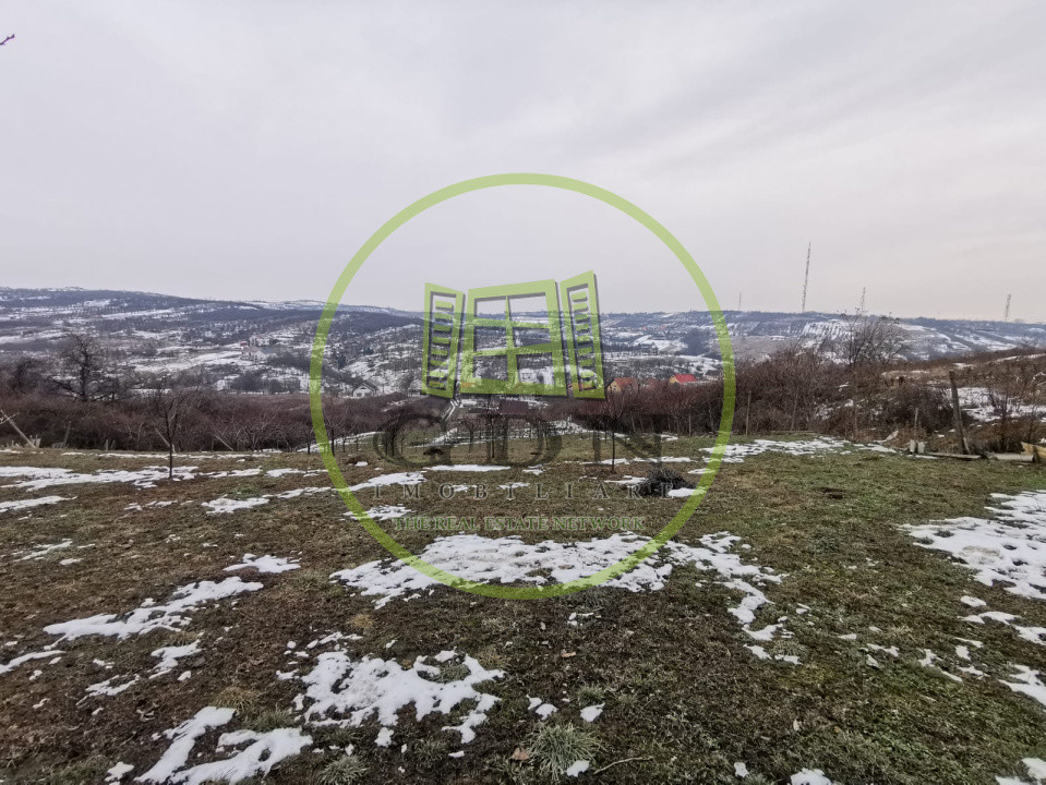 Teren intravilan si extravilan cu anexa gospodareasca amenajata, cu utilitati