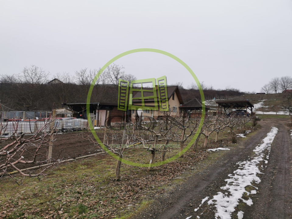 Teren intravilan si extravilan cu anexa gospodareasca amenajata, cu utilitati