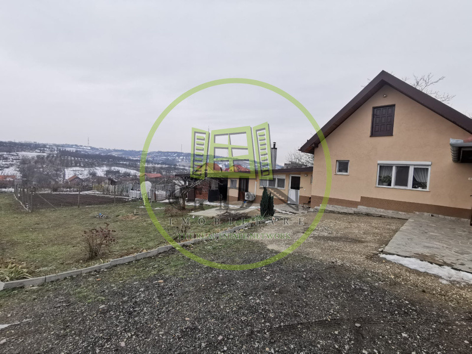 Teren intravilan si extravilan cu anexa gospodareasca amenajata, cu utilitati