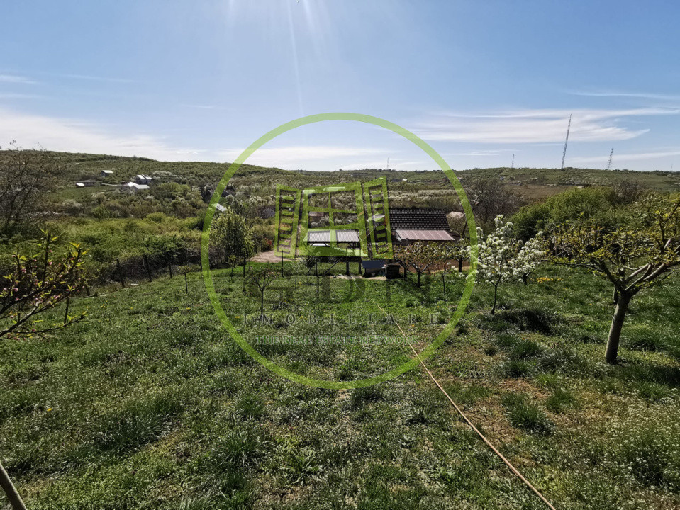 Teren intravilan si extravilan cu anexa gospodareasca amenajata, cu utilitati