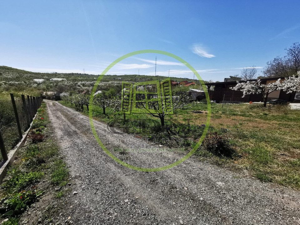 Teren intravilan si extravilan cu anexa gospodareasca amenajata, cu utilitati