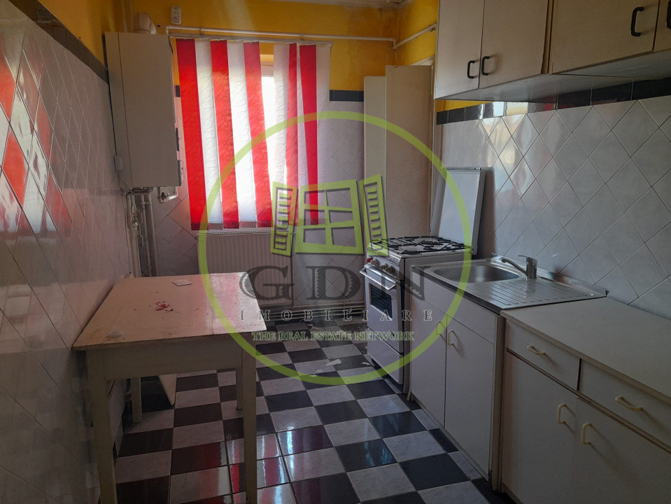 Apartament 2 camere de vanzare la parter B-ul Unirii    Fagaras jud. Brasov