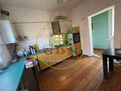 Casa 7 camere,  2 apartamente, 300 mp utili, 1248 mp teren, Cristian, Sibiu