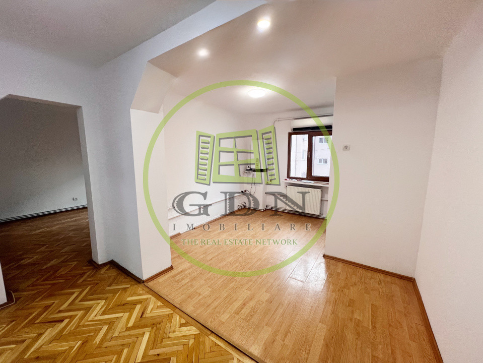 Apartament 3 camere, decomandat, 72.2 mp, cartier 1 Mai, zona Sara