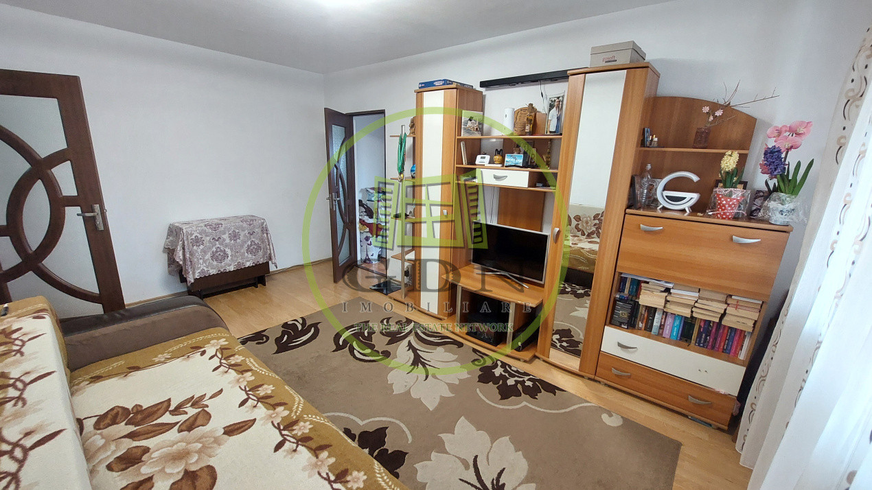 Apartament trei camere semidecomandat, etajul 5, Craiovita zona Niella