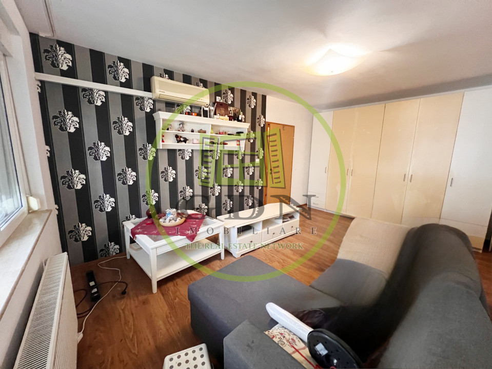 Apartament 2 camere, semidecomandat, cartier Brazda lui Novac, zona piata
