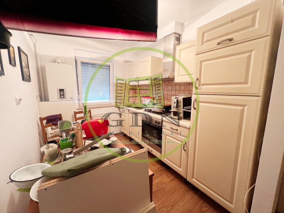 Apartament 2 camere, semidecomandat, cartier Brazda lui Novac, zona piata