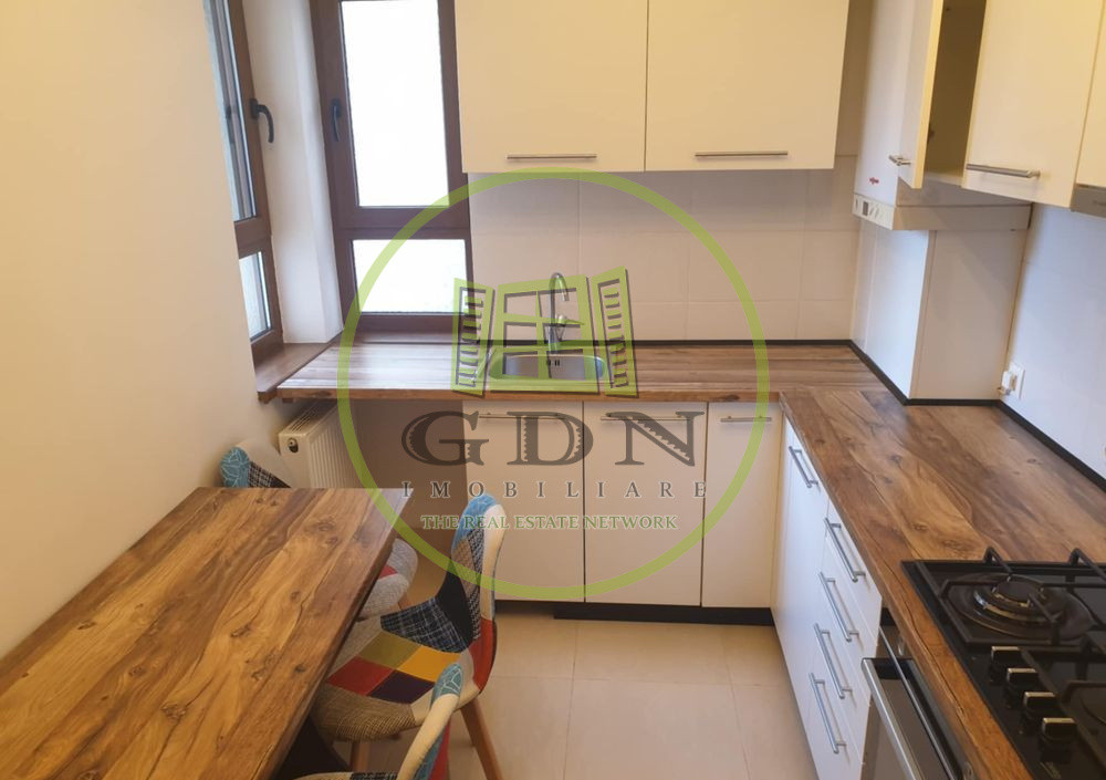 Apartament 3 camere ,zona  Tractorul 