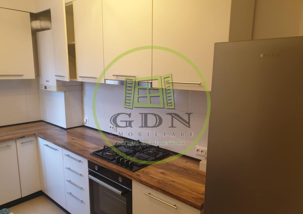 Apartament 3 camere ,zona  Tractorul 