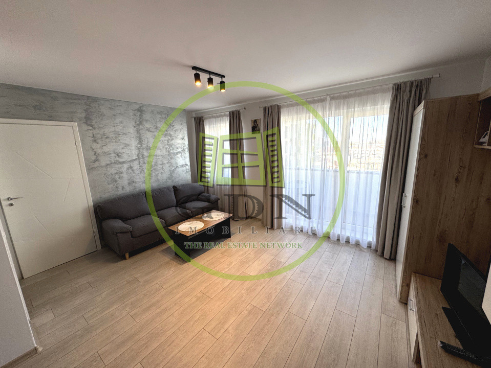 Garsoniera semidecomandata cu bucatarie separata, 39mp + balcon, complex TopCity