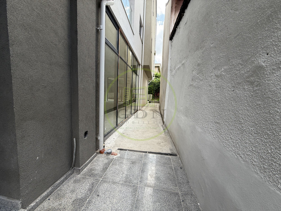 Spatiu comercial, 84 mp + terasa de 64 mp, Cartier 1 Mai, Zona Medicina Veche