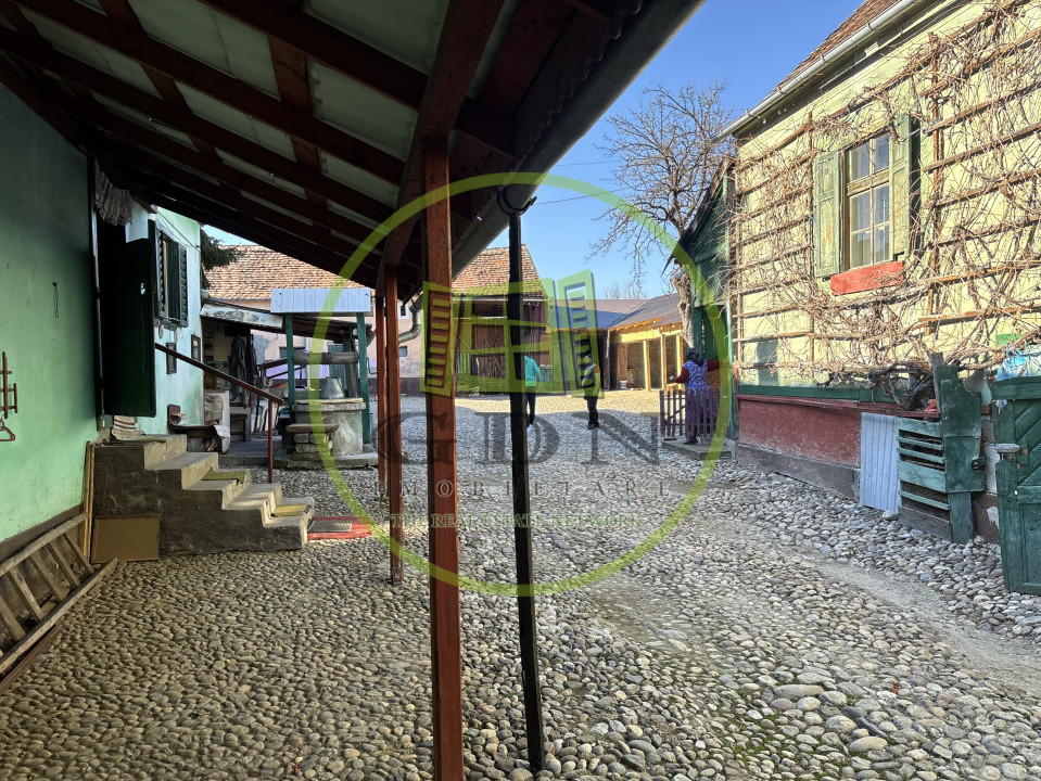 Casa saseasca + 3000mp teren  sat Nou