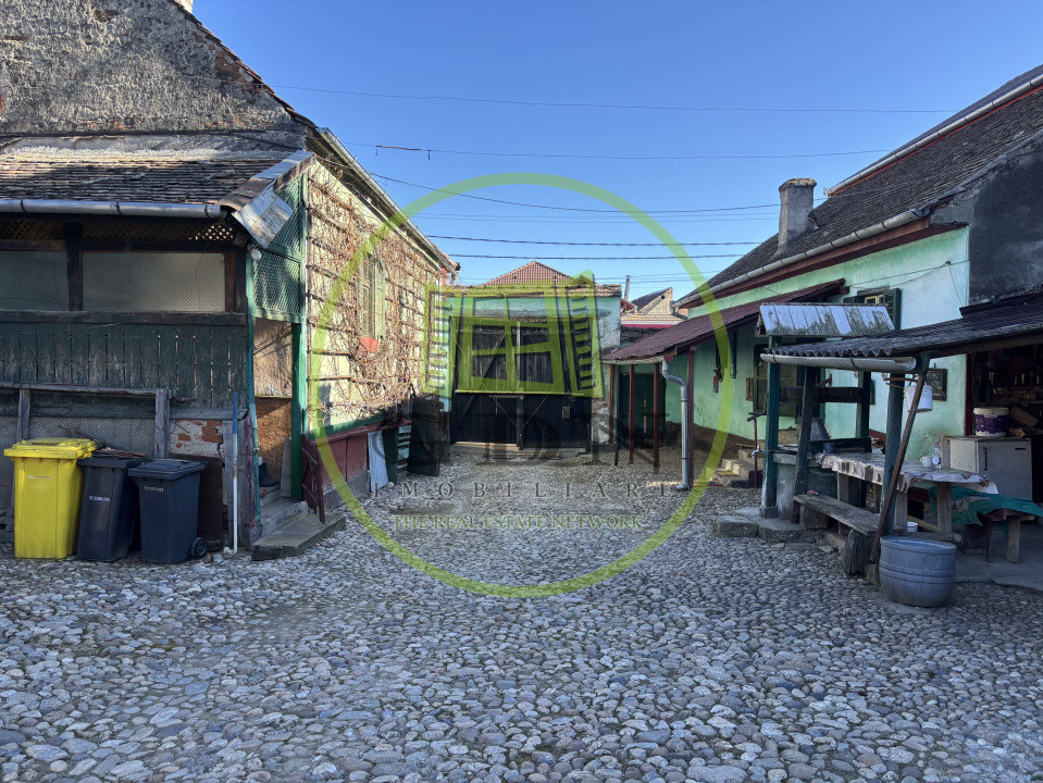 Casa saseasca + 3000mp teren  sat Nou