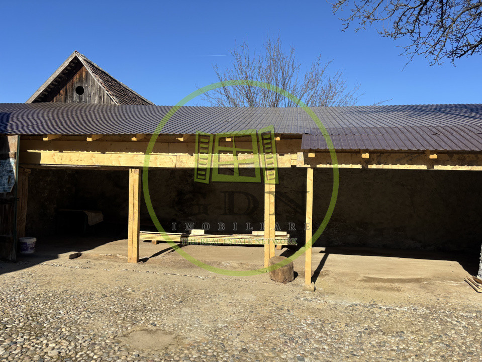 Casa saseasca + 3000mp teren  sat Nou