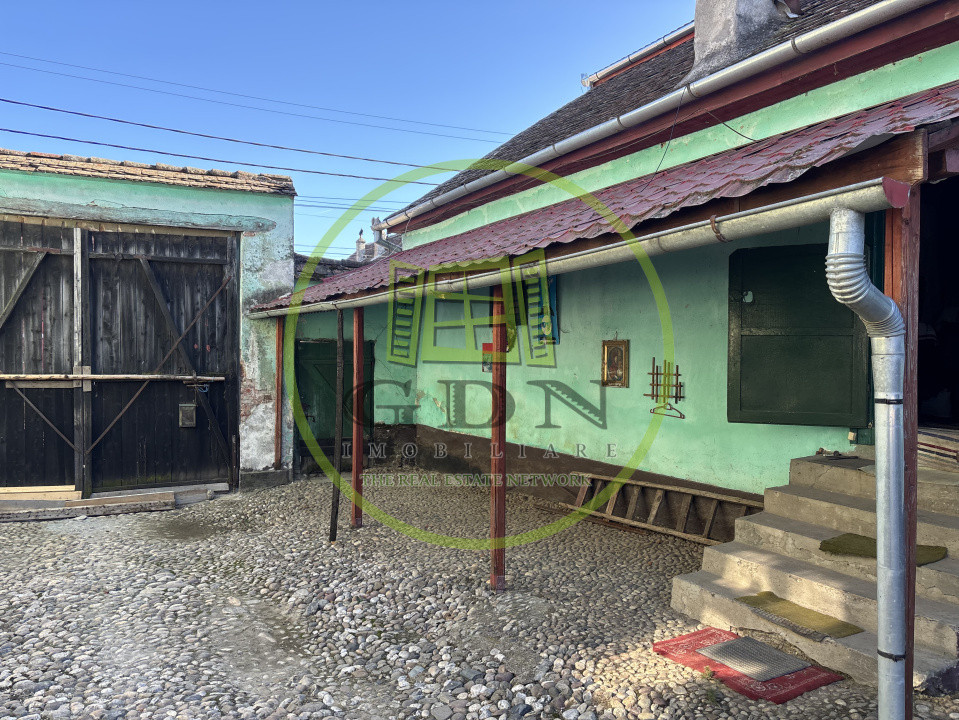 Casa saseasca + 3000mp teren  sat Nou