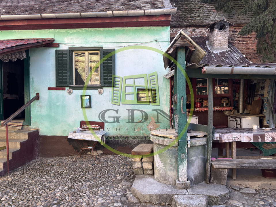 Casa saseasca + 3000mp teren  sat Nou