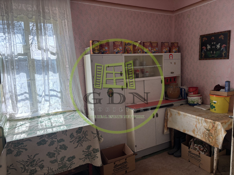 Casa saseasca + 3000mp teren  sat Nou