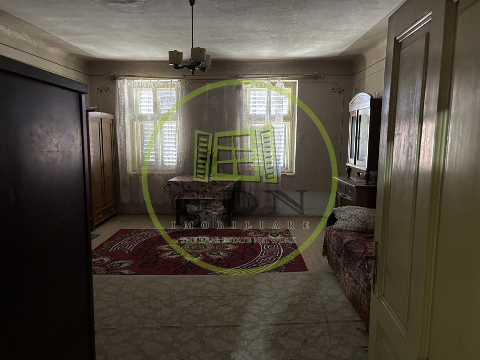 Casa saseasca + 3000mp teren  sat Nou