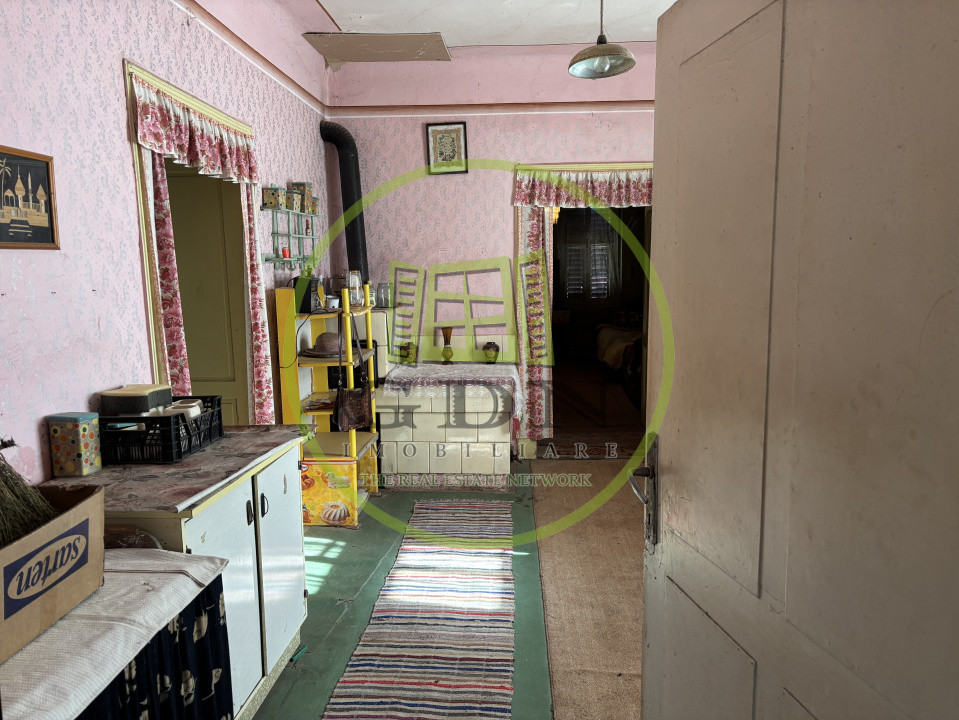 Casa saseasca + 3000mp teren  sat Nou