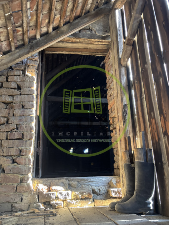 Casa saseasca + 3000mp teren  sat Nou