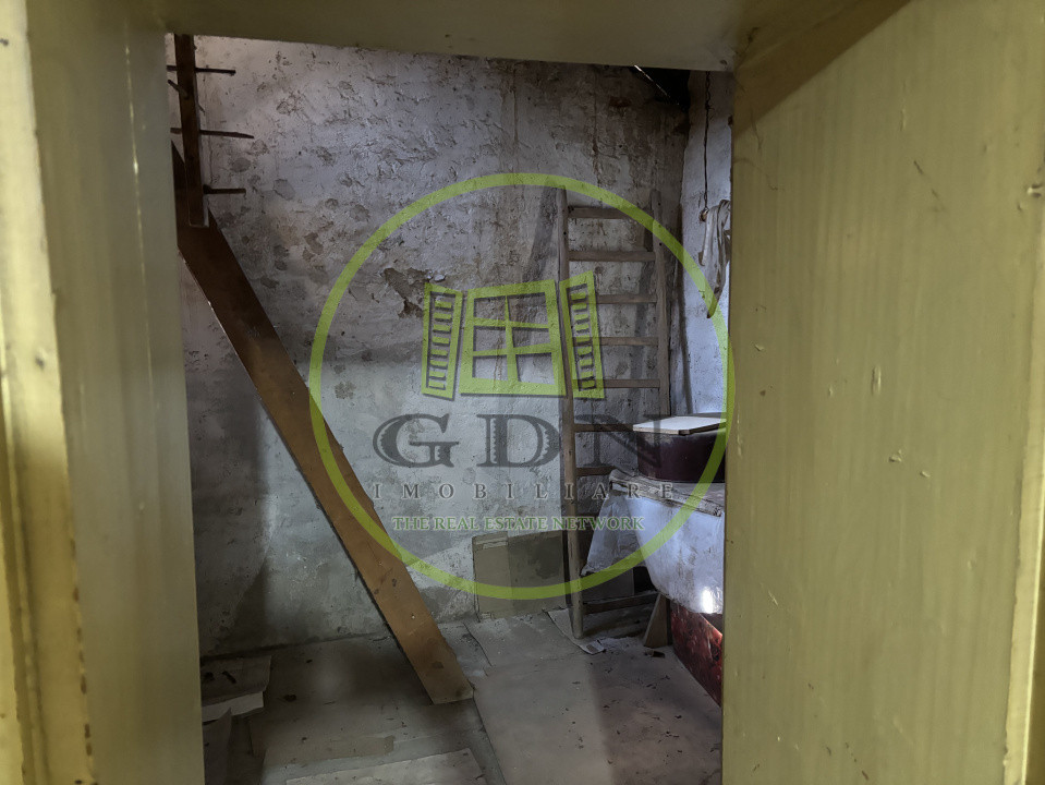 Casa saseasca + 3000mp teren  sat Nou