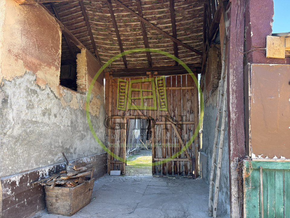 Casa saseasca + 3000mp teren  sat Nou