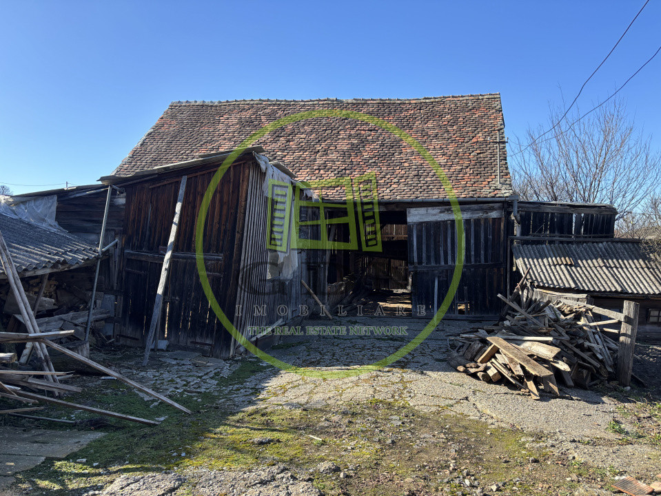 Casa saseasca + 3000mp teren  sat Nou