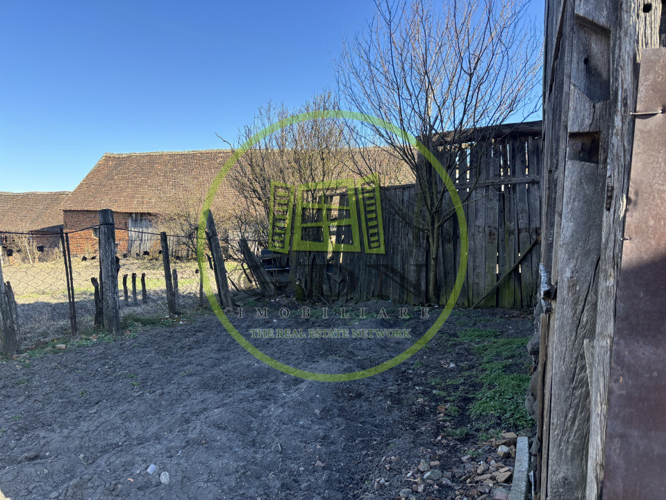 Casa saseasca + 3000mp teren  sat Nou