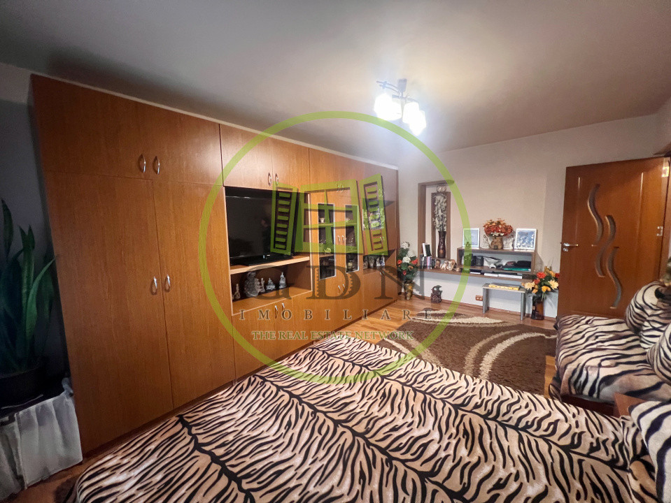 Apartament 2 camere, 53mp, cartier Rovine, zona Damarin