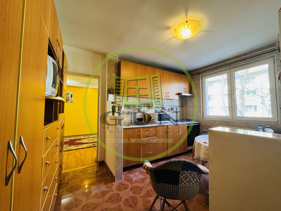 Apartament 3 camere – Str. Pajurei | Etaj 1 | parcare | centrală | mobilat