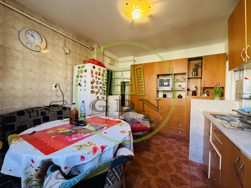 Apartament 3 camere – Str. Pajurei | Etaj 1 | parcare | centrală | mobilat