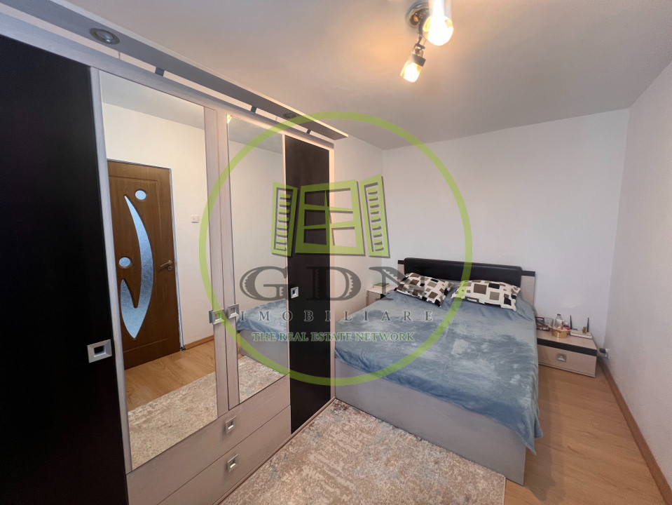 Apartament 2 camere, semidecomandat, cartier Craiovita Noua, zona Materna
