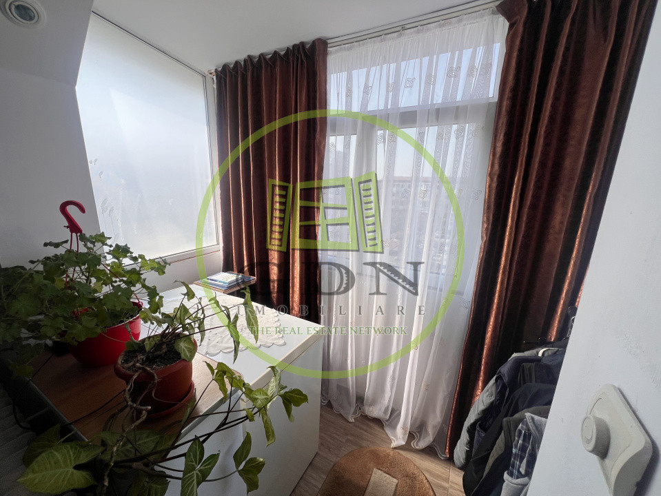Apartament 2 camere, semidecomandat, cartier Craiovita Noua, zona Materna