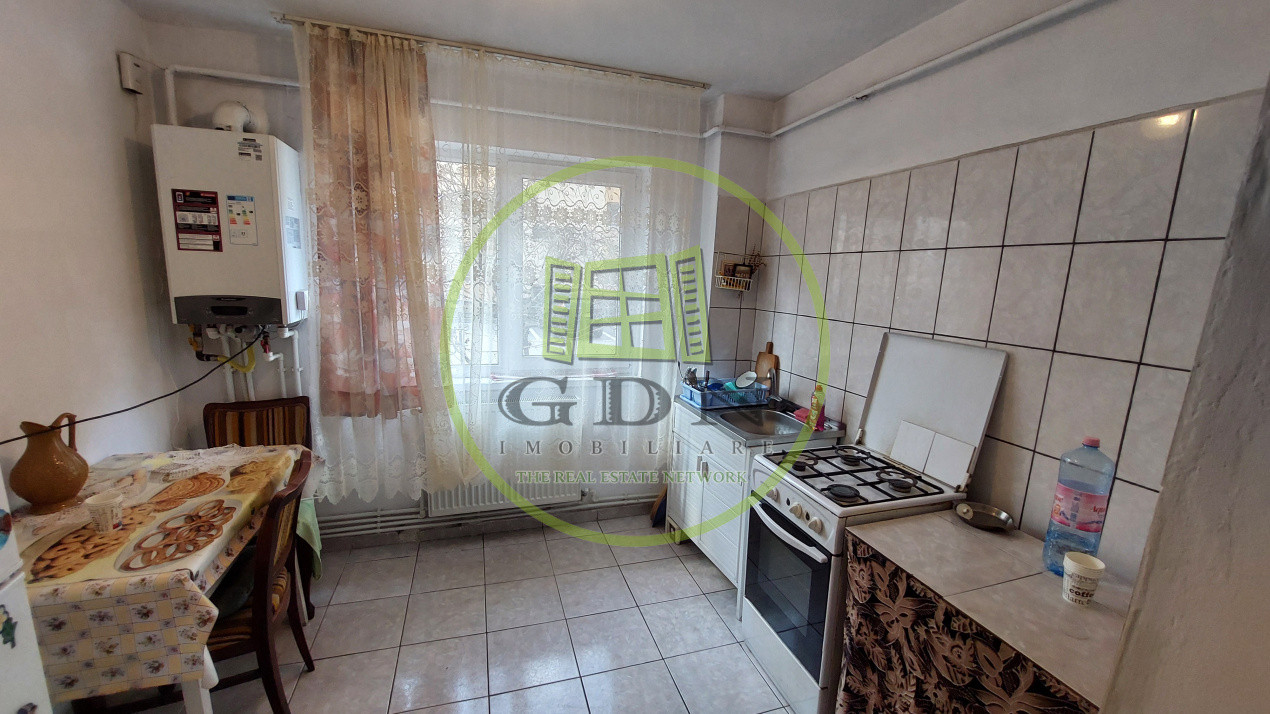 Apartament 2 camere semidecomandat, parter, Craiovita zona Scoala Elena Farago