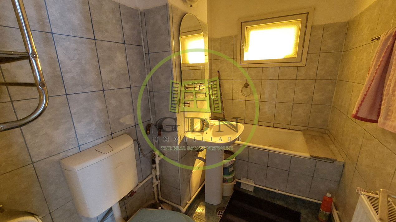 Apartament 2 camere semidecomandat, parter, Craiovita zona Scoala Elena Farago