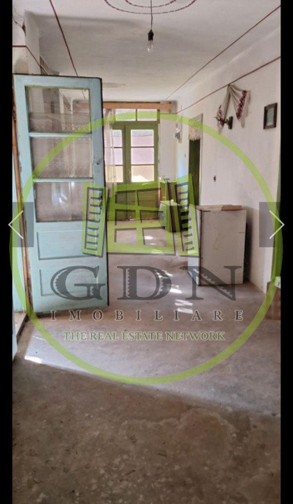 Casa de vacanta + anexe + 1000 mp gradina