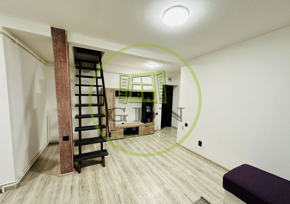  Apartament renovat la mansardă – zona Semaforului / Vasile Aaron