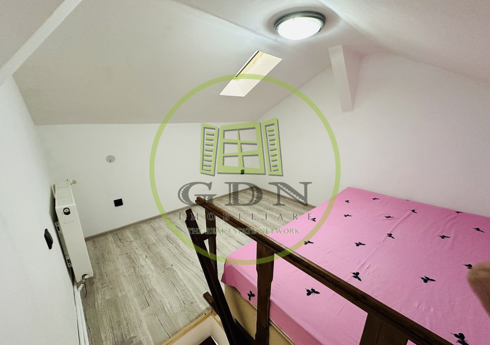  Apartament renovat la mansardă – zona Semaforului / Vasile Aaron