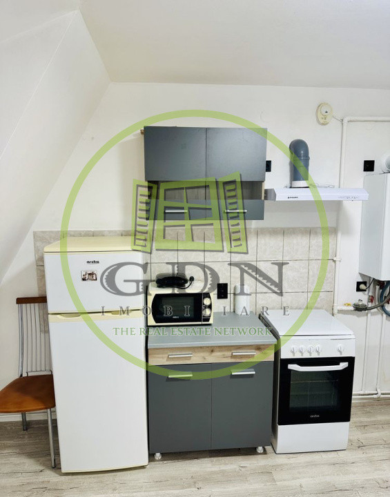  Apartament renovat la mansardă – zona Semaforului / Vasile Aaron