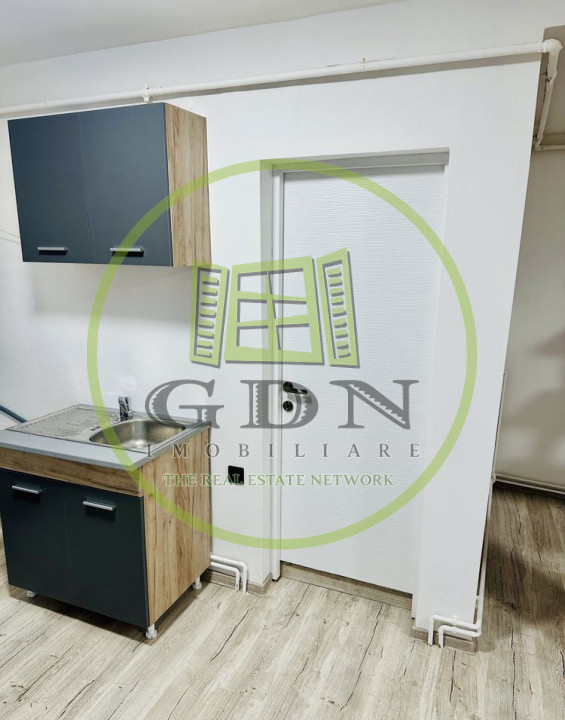  Apartament renovat la mansardă – zona Semaforului / Vasile Aaron