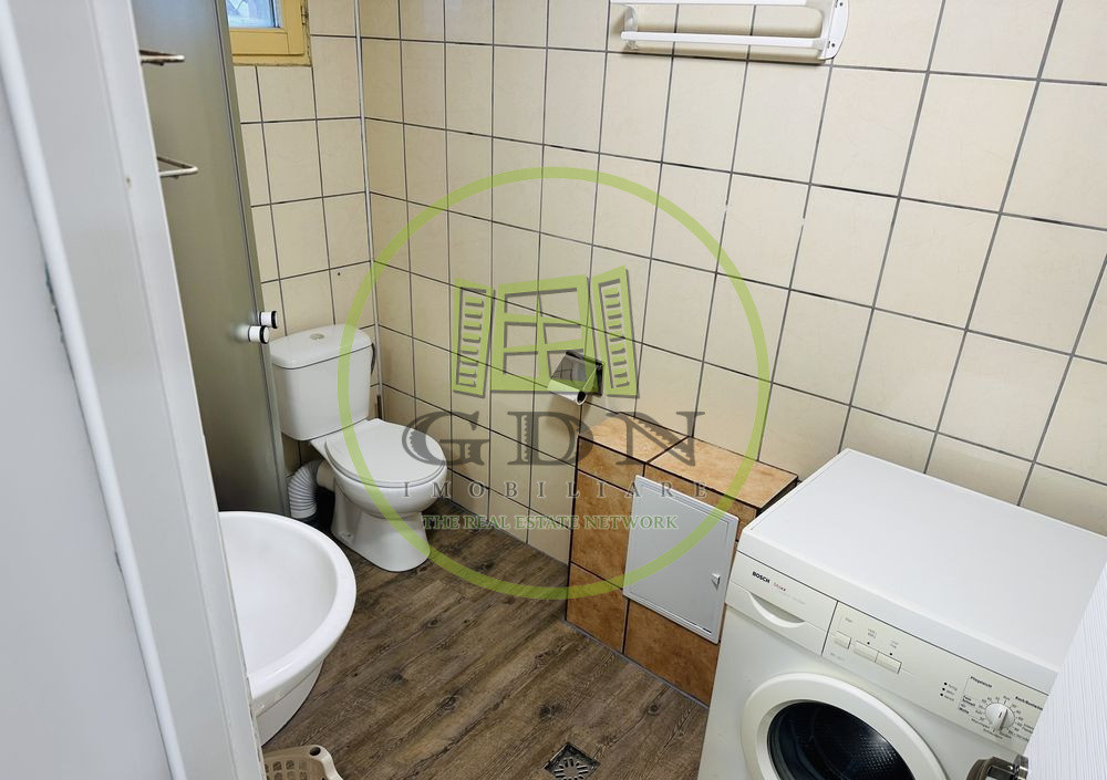  Apartament renovat la mansardă – zona Semaforului / Vasile Aaron