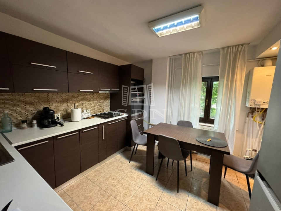 Apartament 4 camere, decomandat, 92mp, 1Mai, zona Autogara