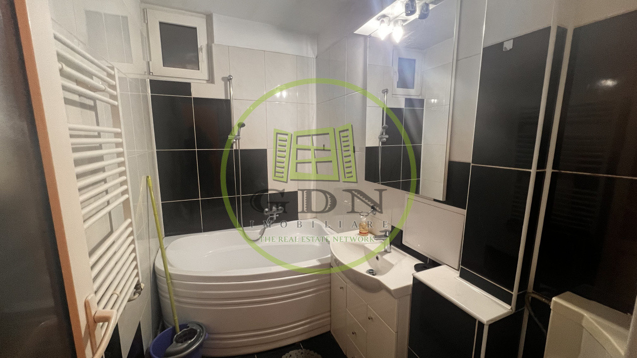 2 camere decomandat | Bd. 15 Noiembrie | Etaj 2 | Parcare