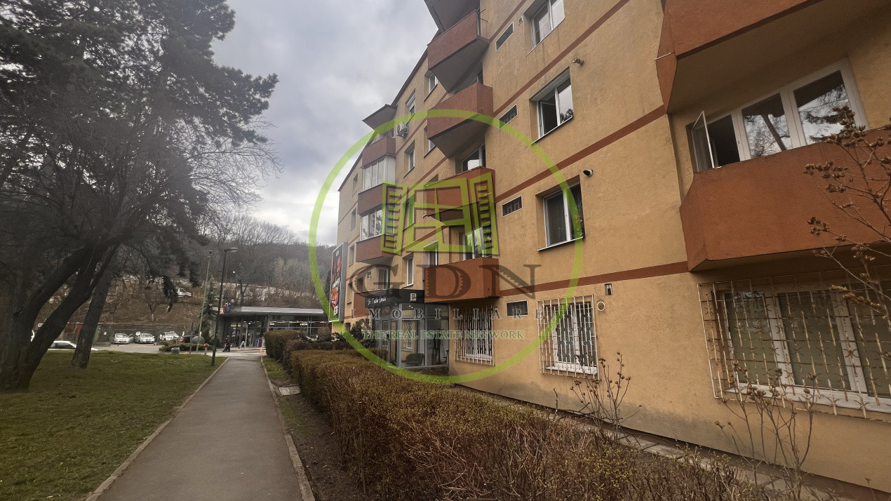 2 camere decomandat | Bd. 15 Noiembrie | Etaj 2 | Parcare