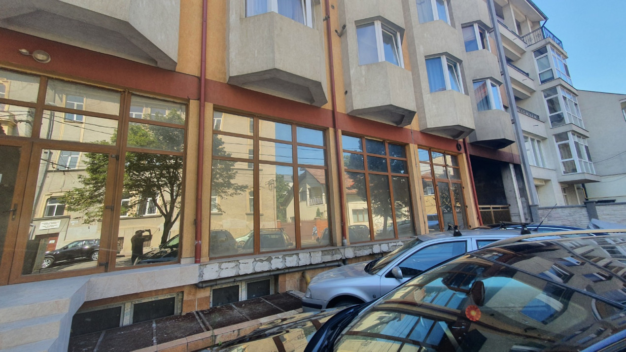 Spatiu comercial cu vitrina la strada, zona Garii